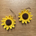 つまみ細工  コットンひまわりのピアス