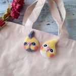 オカメインコのブローチ(白色×黄色)＆(灰色×黄色)