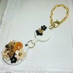 マダムの必需品！伸びるプチルーペ(拡大鏡)のバックチャーム(ヤマブキ) 