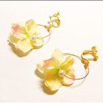 春花のゴールドフープイヤリングorピアス