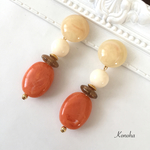イエローベージュカボション×オレンジ 大ぶり ピアス／イヤリング
