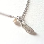【Lucky Feather 鳥の羽根　の　ネックレス】ラッキーモチーフ　from France 