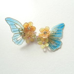 【E様専用購入ページ】緑蝶と金鳳花のピアス（イヤリング）