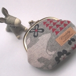*ハンドメイド*秋のシロクマニットがま口ミニポーチ♪