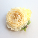 ラナンキュラスのコサージュ＊ヘアクリップ＊ベージュ