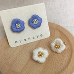 刺繍とビーズのラフフラワー  ピアス