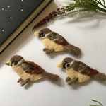 スズメのブローチ 