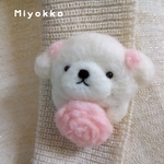 【ご依頼品】お花を運ぶトイプードルのブローチ  ホワイト