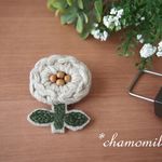 北欧風お花の刺繍ブローチ・b