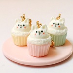 ねこカップケーキチャーム/ピアス・チャーム・イヤホンジャックなどに♪