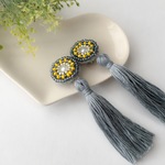 再再再…再販しました♡ビーズ刺繍タッセルイヤリング（グレー）