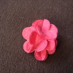 フェルトのお花の帯留め ピンク 小