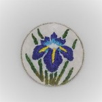 カキツバタ（アヤメ科）の刺繍のブローチ