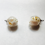 花びらとビーズのピアス