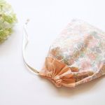 フリルがかわいいきんちゃく袋*リバティBetsyペールピンク