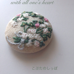 野の花の花束 リース 🍀シロツメクサの刺繍ブローチ