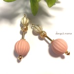 300円☆中ぶり模様入オーバルアクリルビーズ(ピンク)☆メロンホワイトのピアス/イヤリング