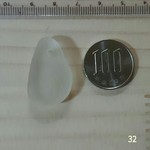 穴あき　天然シーグラス　32　紐付き