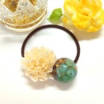 白いお花とアマゾナイトとアメジストいっぱい純金箔入り半球オルゴナイトヘアゴム♪