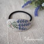 ラベンダーの刺繍オーバル型ヘアゴム