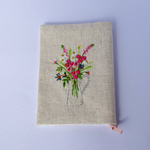 可愛い花の刺繍のブックカバー