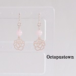【母の日ギフト】 愛をあらわす石 ローズクォーツと薔薇のピアス（ピンクゴールド）