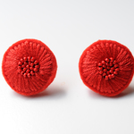 ＜Stella～遊び好きの星～＞刺繍イヤリング◎太陽の花◎レッド/赤/red◎アレルギー対応パーツ変更可能