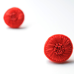 ＜Stella～遊び好きの星～＞刺繍ピアス◎太陽の花◎レッド/赤◎2way★ロングポスト/アレルギー対応変更可能