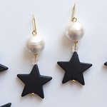 《sale!!》ブラックスターとコットンパールのピアス イヤリング