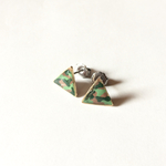 小さな三角ピアス
