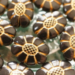 アンティークビーズ花形 20個　20ｍｍ　黒