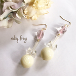 クリアピンク×クリームイエローのヴィンテージビーズピアス
