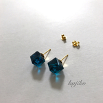 青いキューブ型ピアス★