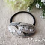 すずらんの刺繍オーバル型ヘアゴム