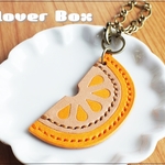 レザー（本革）カットオレンジのバッグチャーム【ラスト1点】