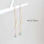 揺れる半貴石ピアス◇アマゾナイト