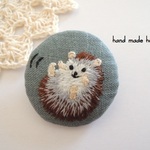 ころころハリネズミ　刺繍ブローチ