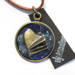 金具変更ＯＫ★蓄光★ピアノ宇宙丸型レジン革紐ストラップ（バッグチャーム）