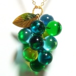ガラスのぶどうネックレス