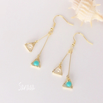ゆれるトライアングルピアス&イヤリング