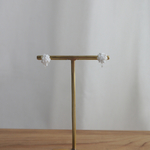 白の小さなプクプクピアス/イヤリング