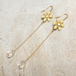 黄花と雨のしずくのピアス　orイヤリング　金具変更可