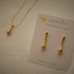 小さなしずく　ピアス／イヤリング