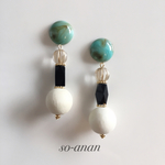 ターコイズとウッドボールの大人レトロピアス