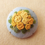 黄バラ刺繍 ブローチ