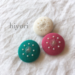 ビーズと刺繍のブローチ