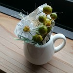 ミルクポットにミニミニお花アレンジ④