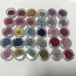  レースフラワー/限定1セット🌈30色300枚★(๑>◡<๑)/《2.5cm前後》🌼ハンドメイド(๑>◡<๑)/円形ケース付