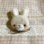 うさぎちゃんブローチ