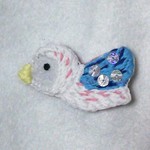 すずめちゃんバッジ(白と水色)